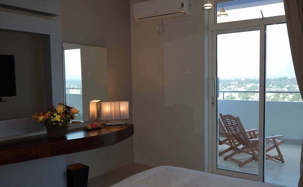 The Penthouse Above Sea Appartement Dehiwala-Mount Lavinia Buitenkant foto