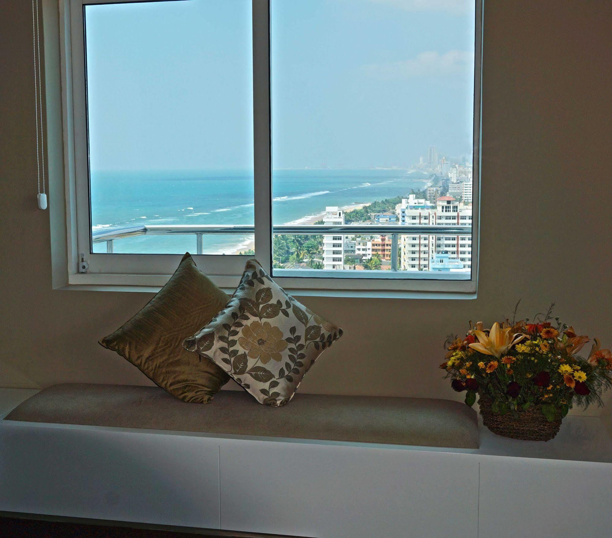 The Penthouse Above Sea Appartement Dehiwala-Mount Lavinia Buitenkant foto